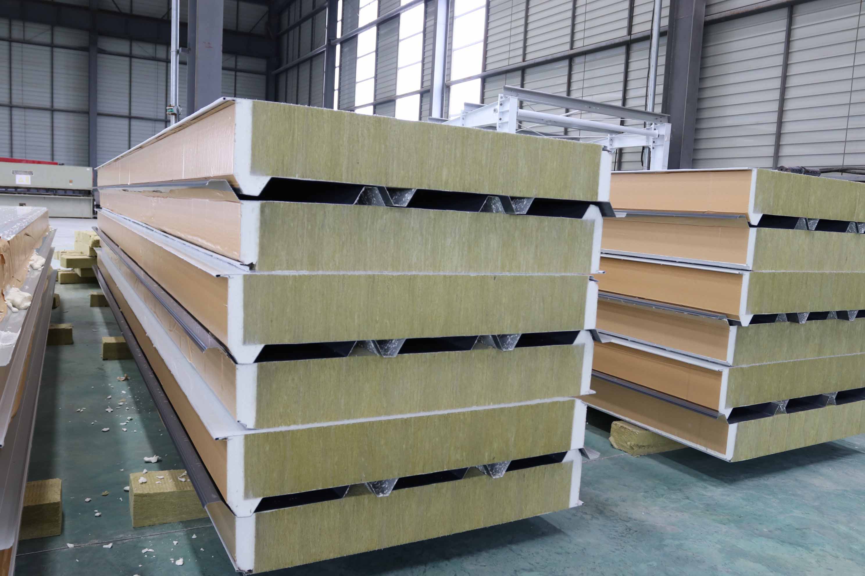 聚氨酯封邊巖棉防火保溫復(fù)合板